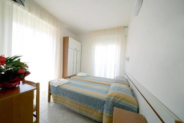 Hotel Ca Vanni Rimini Bagian luar foto